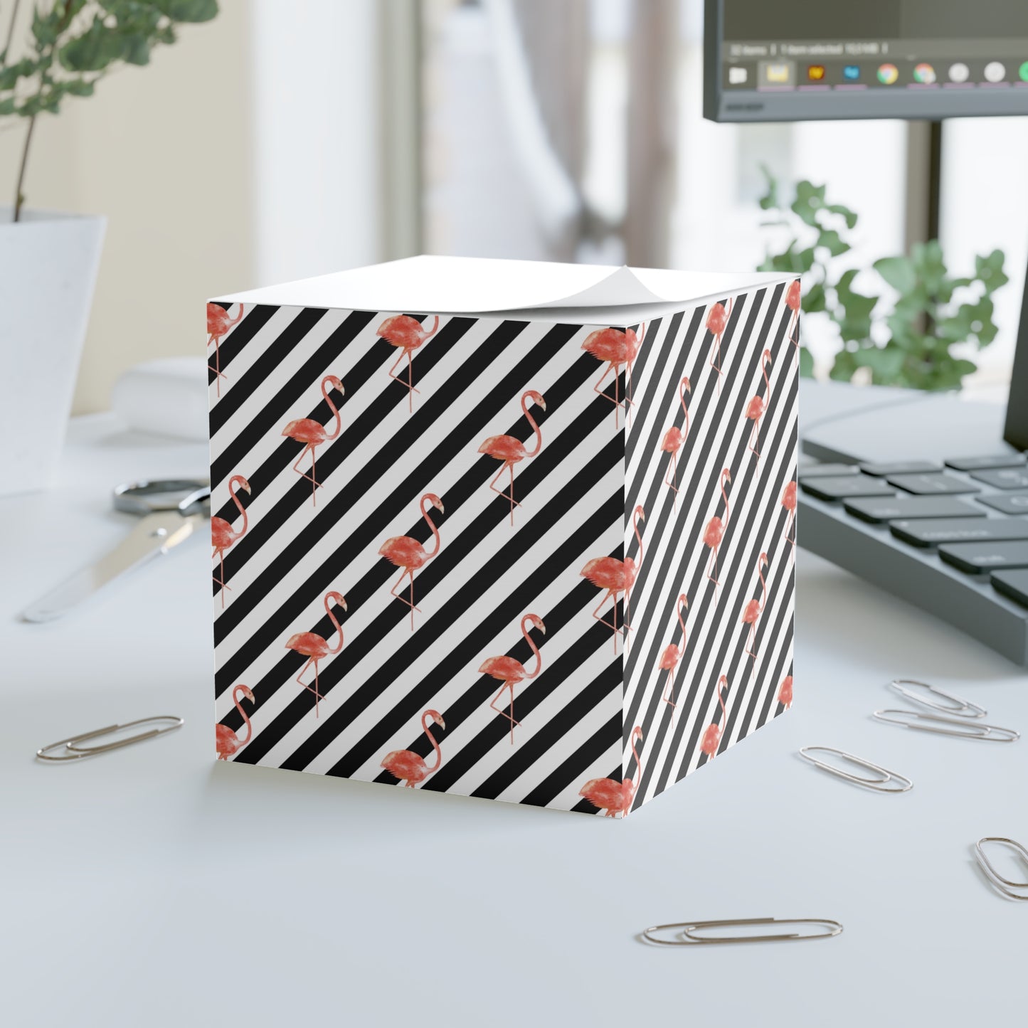 Flamingo Black Note Cube